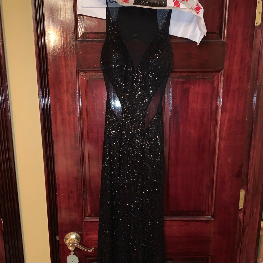 Gown (I am 5 foot) - Picture 3 of 7